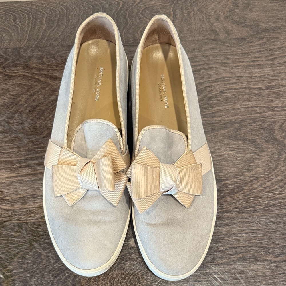 Michael Kors Women's Grey and Beige Bow Flats